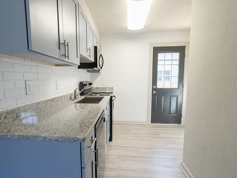 Eastside Crossing Apartments — Photo 6
