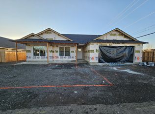 10 Birdie Dr, Eagle Point, OR 97524