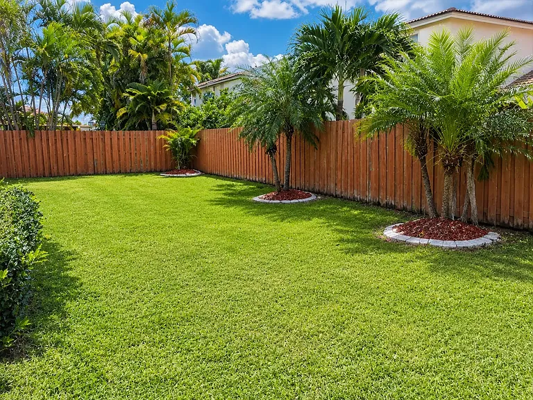 14300 SW 159th Pl — Photo 3