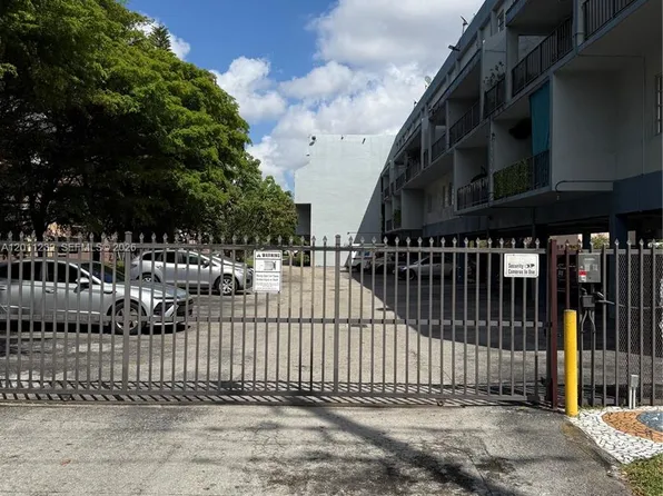 399 NW 72nd Ave APT 209, Miami, FL 33126