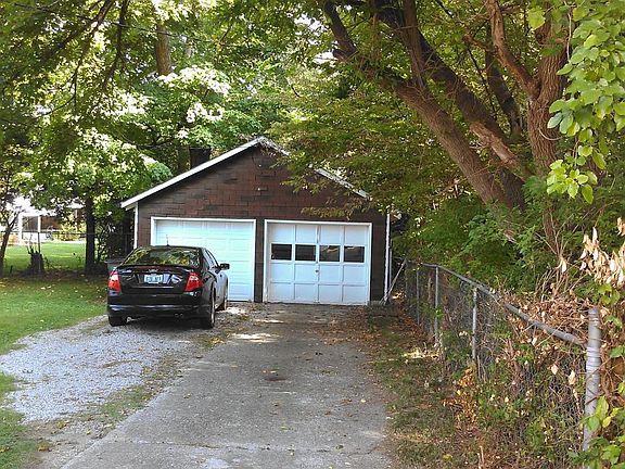 3rd image of 153 1/2 Suburban Ct