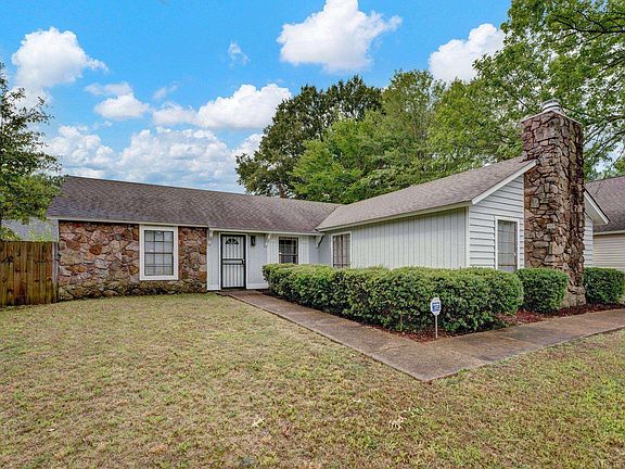 2nd image of 6379 Bent Oak Ln