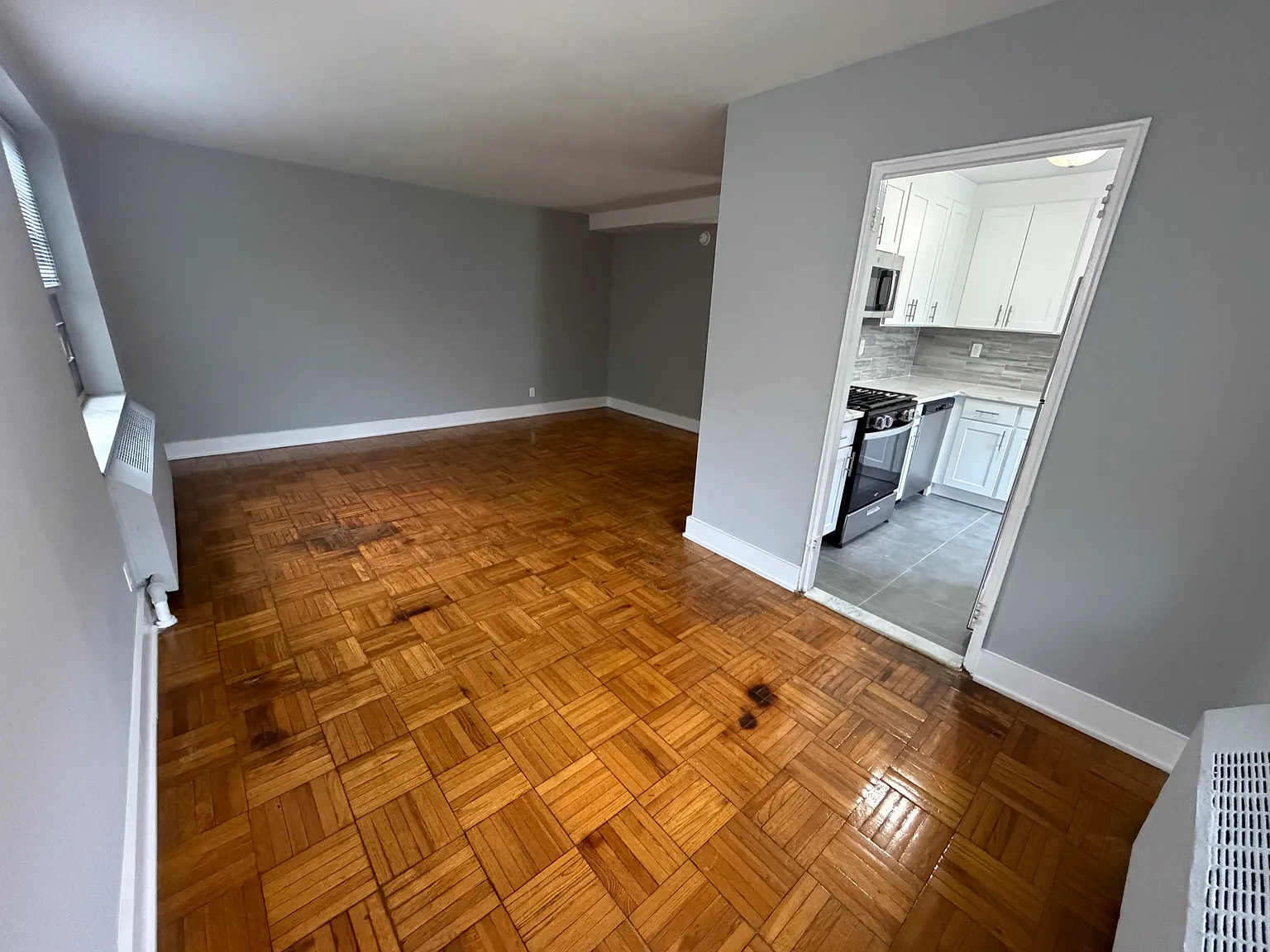 194th St, Fresh Meadows — Photo 4