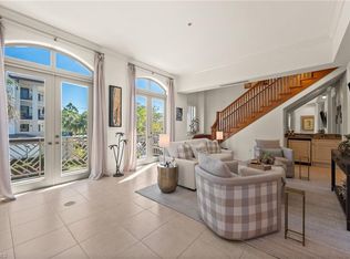 380 10th St S APT 202, Naples, FL 34102