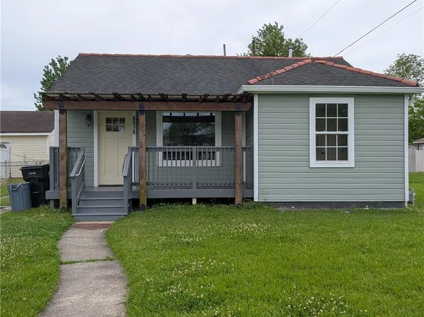 8616 Livingston Ave, Chalmette, LA 70043