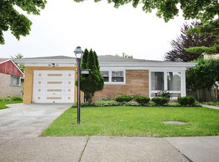 3831 W Chase Ave, Lincolnwood, IL