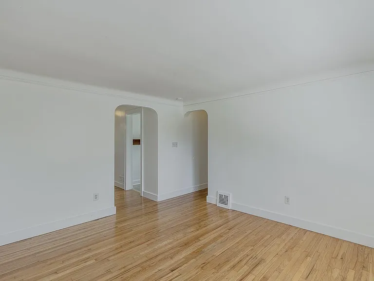 122 W Houstonia Ave — Photo 10