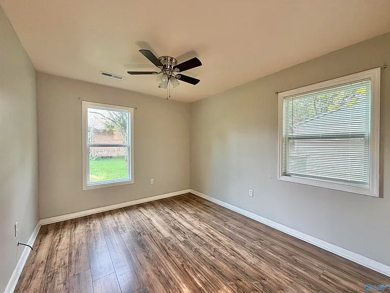 2110 Fernbrook Dr NE — Photo 14