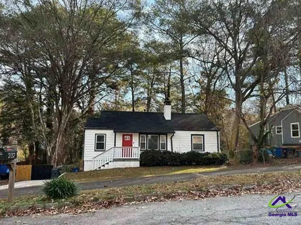 2132 Penrose Dr, East Pt, GA 30344