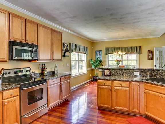 3rd image of 507 Rushwood Ct