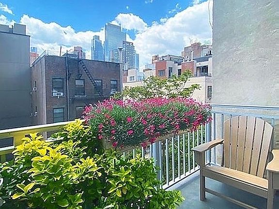 2nd image of 505 W 47th St #5DN