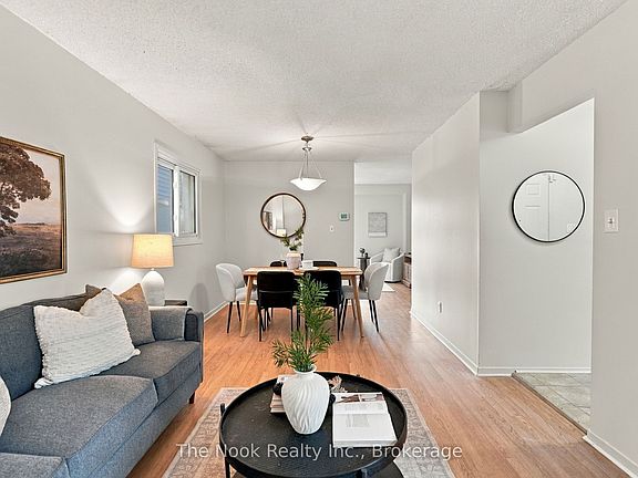 3rd image of 27 Field Cres