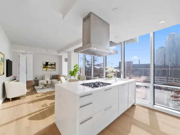 519 Borden Avenue image 1 of 11