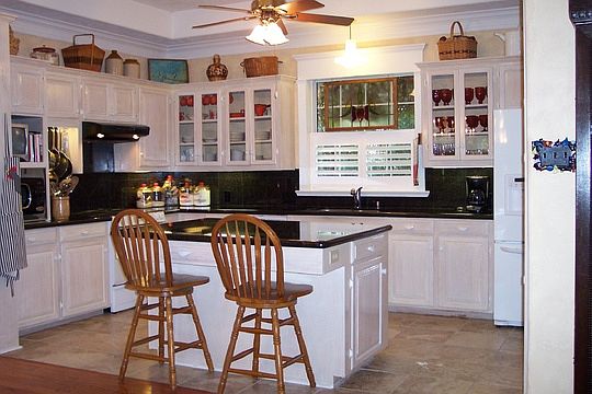 3rd image of 1010 Wildwood Dr