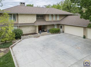 2859 SW Macvicar Ave, Topeka, KS 66611