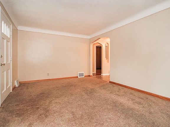 5th image of 27150 Forestview Ave