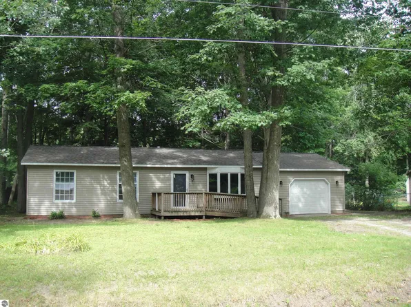 6449 Mikado St, Oscoda, MI 48750