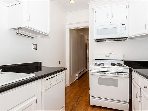 3rd image of 2556 Gough St