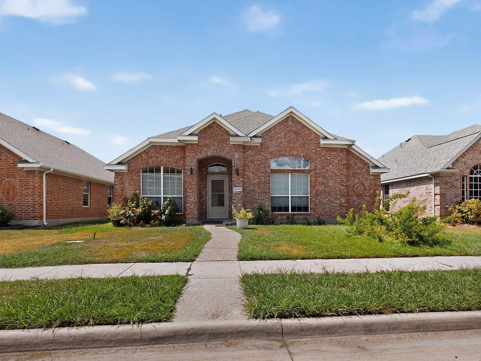 4 bed, 2094 sqft, $2,295 — Photo 2