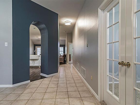 5th image of 512 Oakdale Ct