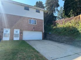 Arnold1313-1315, 1315 Arnold St