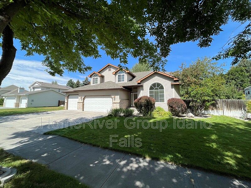 1st image of 241 Hampton Ln
