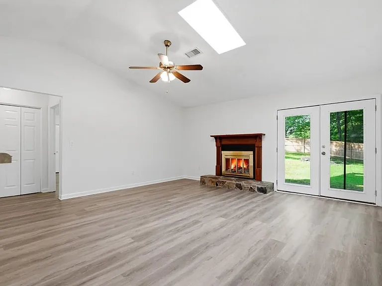 4061 Keheley Glen Dr NE — Photo 2