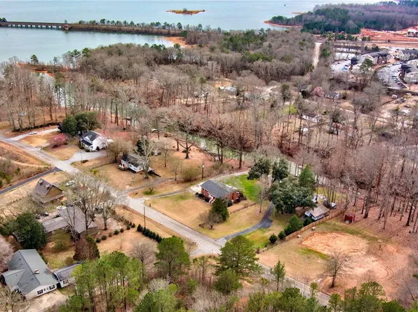 1906 Shiloh Rd, Seneca, SC 29678