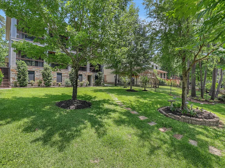 270 Lake Grove Dr — Photo 27