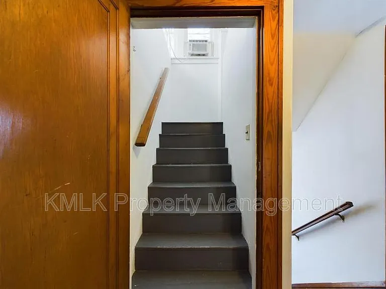 524 Allyn St — Photo 47