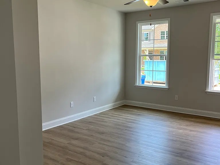 414 Kinross Ln — Photo 14