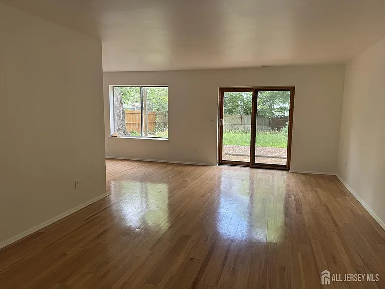 21 Jeffrey Cir — Photo 4