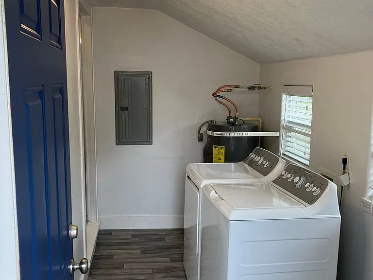 321 Magnolia Ct NW — Photo 16
