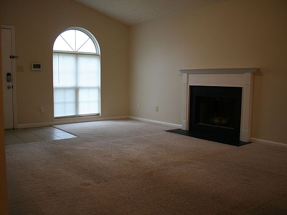 3rd image of 2587 Woodhill Dr