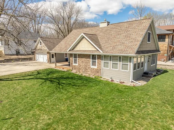 20695 Circle Dr, Spirit Lake, IA 51360