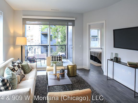 3rd image of 904 W Montana St Unit 303