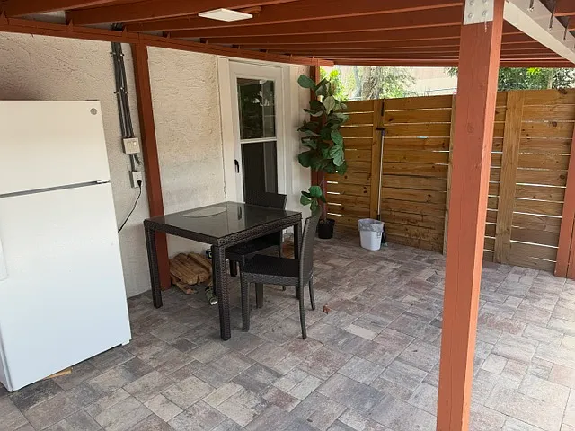 225 Ash Dr — Photo 2