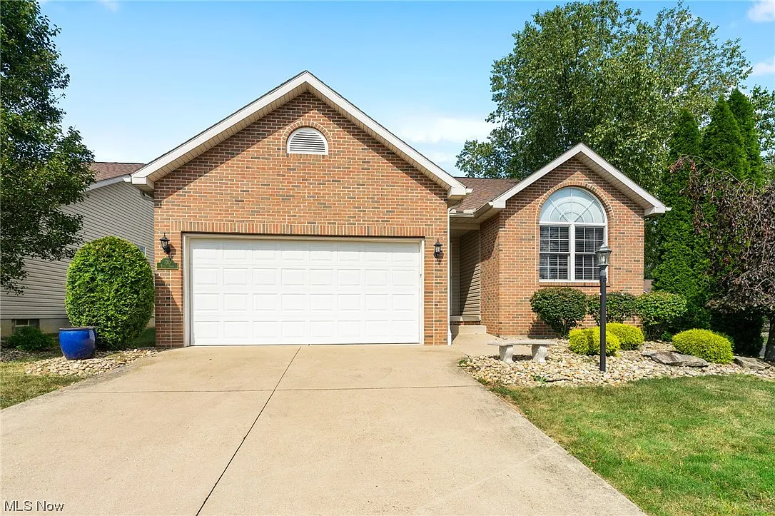 130 Royal Troon Dr SE photo 1