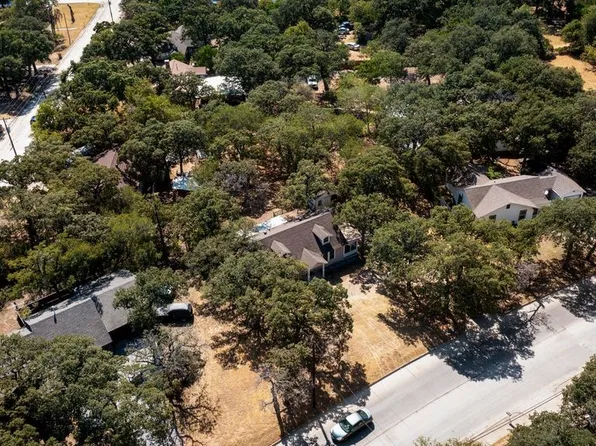 6140 Forest Hill Dr, Fort Worth, TX 76119