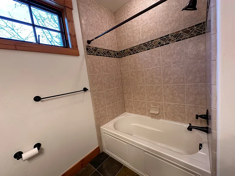 1524 Roosevelt Ave — Photo 28