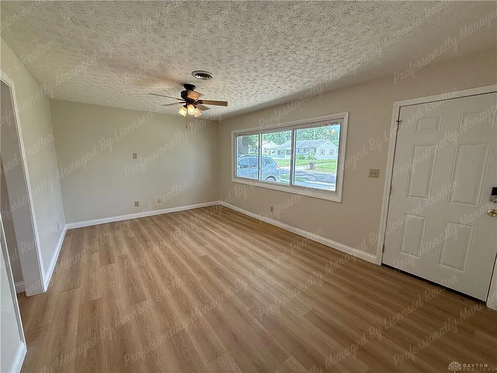 3 bed, 1.0 bath, 1008 sqft, $1,500 — Photo 4