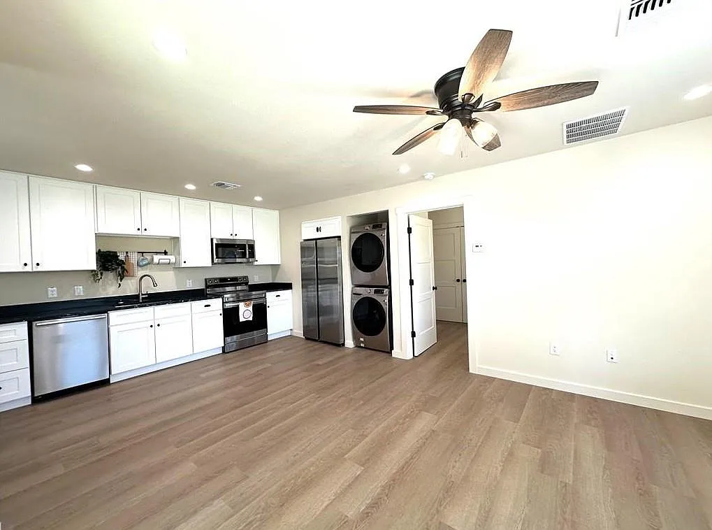 2 bed, 2.0 bath, 850 sqft, $2,599 — Photo 3
