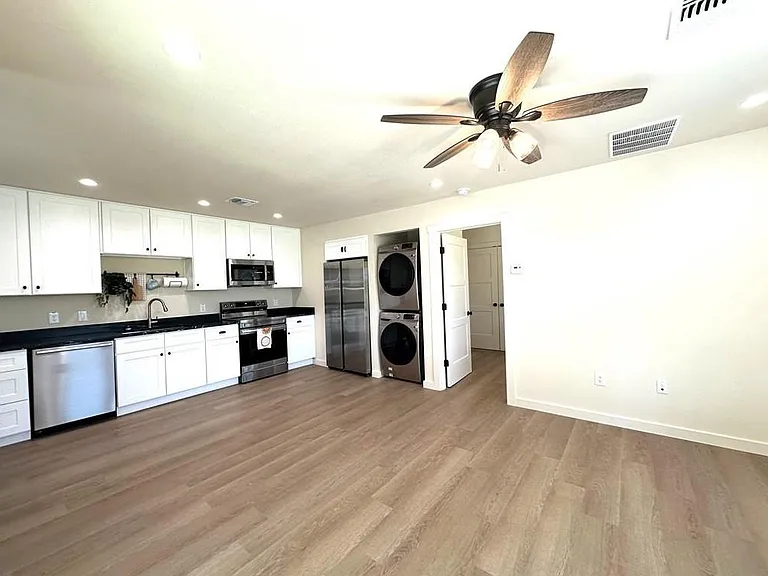 515 E 39th St #2 — Photo 3