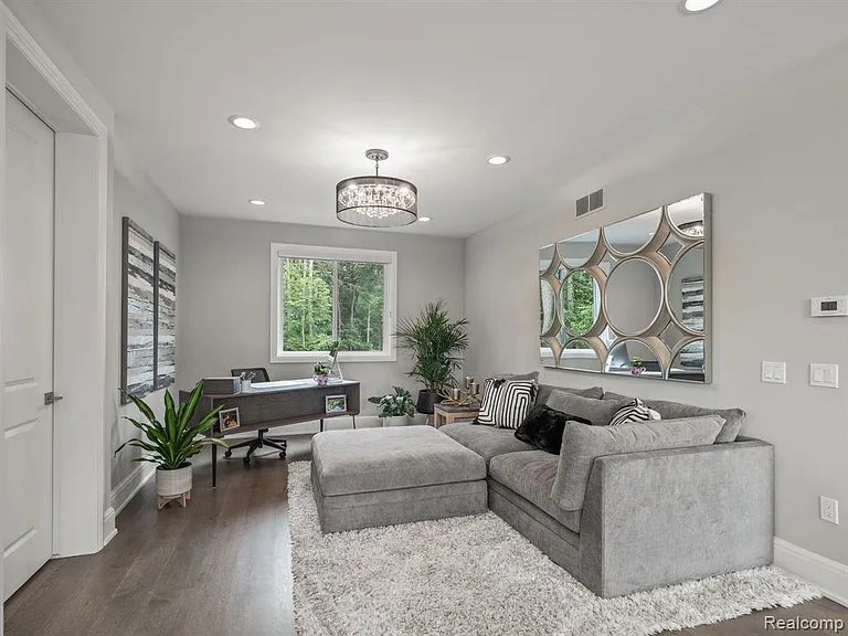 3511 Lakecrest Dr — Photo 23