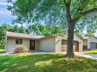 1045 Sunset Dr UNIT 30, New Richmond, WI 54017