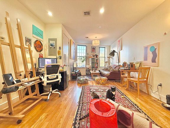 5th image of 146 Evergreen Ave APT 2R