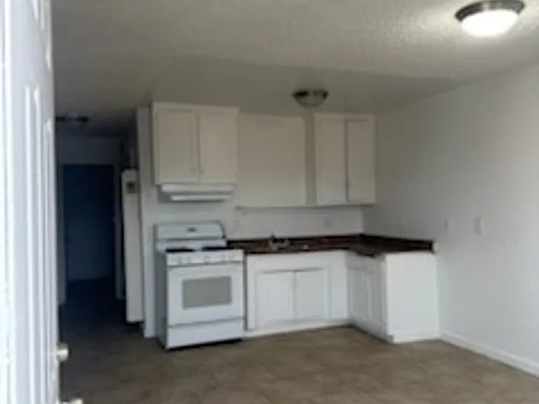 11895 White Ave — Photo 5
