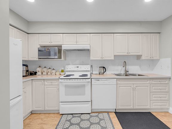 4th image of 13880 70th Ave #325