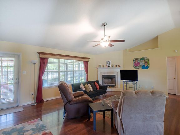 3rd image of 14318 Creekwood Cv
