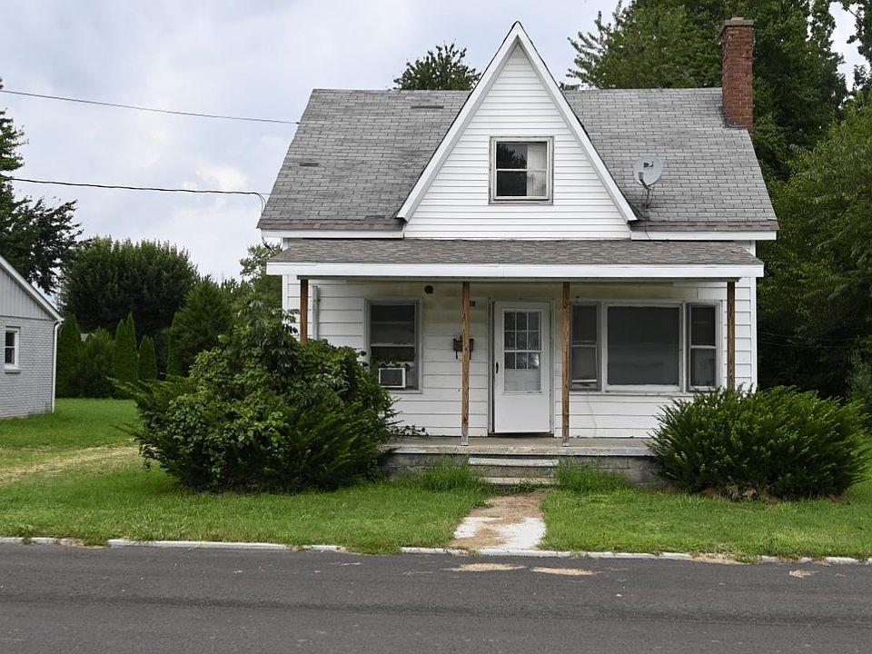 1st image of 216 W Fairground Ave